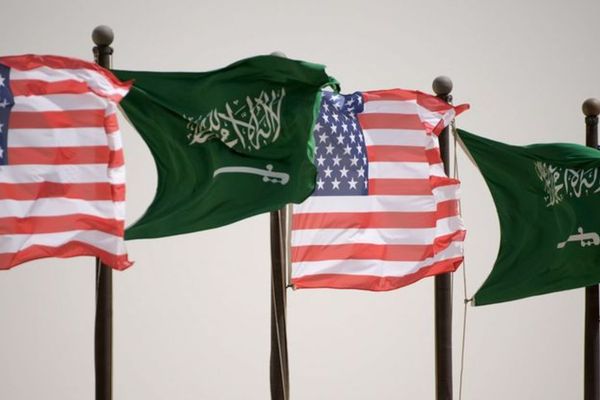 الحرس الثوري الإيراني يتنصل من مسؤولية الهجوم على السفارة الأميركية بالرياض ويتهم إسرائيل