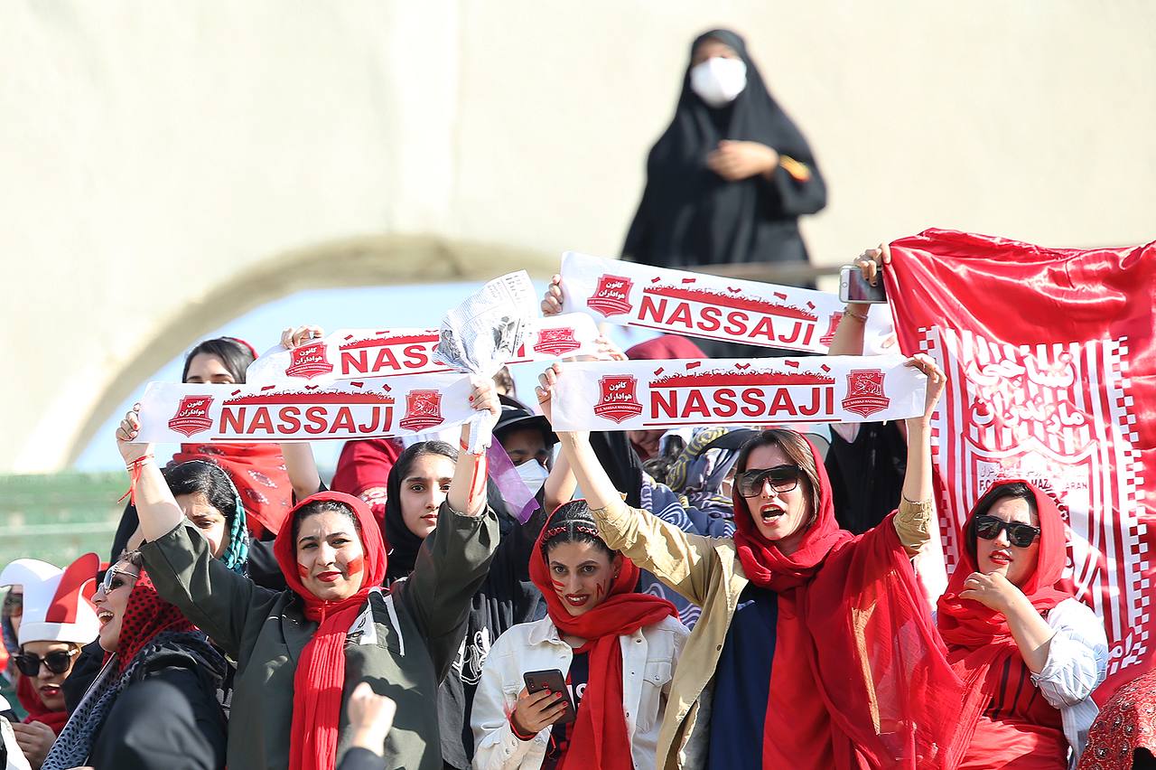 حضور زنان در بازی نساجی و پرسپولیس در قائمشهر ممنوع شد