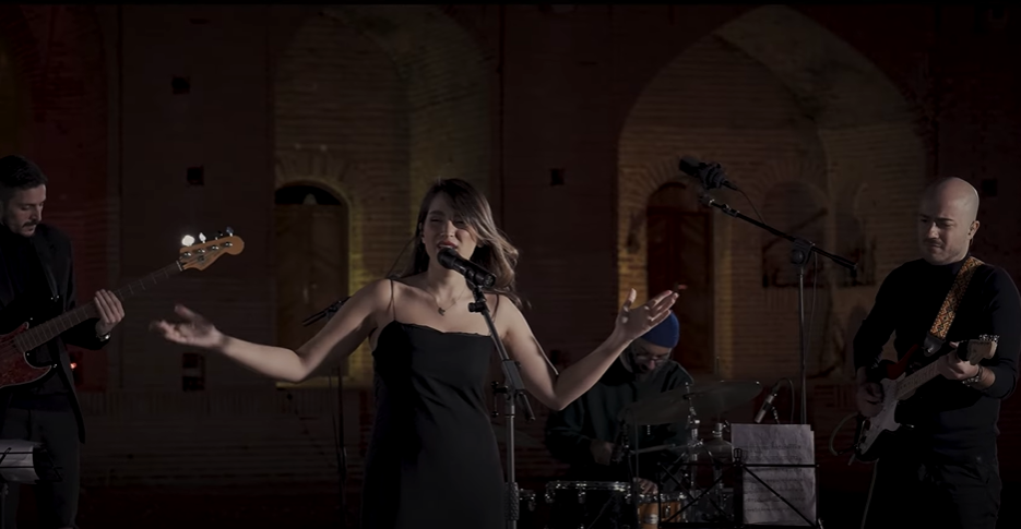 واکنش شهروندان به کنسرت پرستو احمدی: صدای «زن، زندگی، آزادی» است