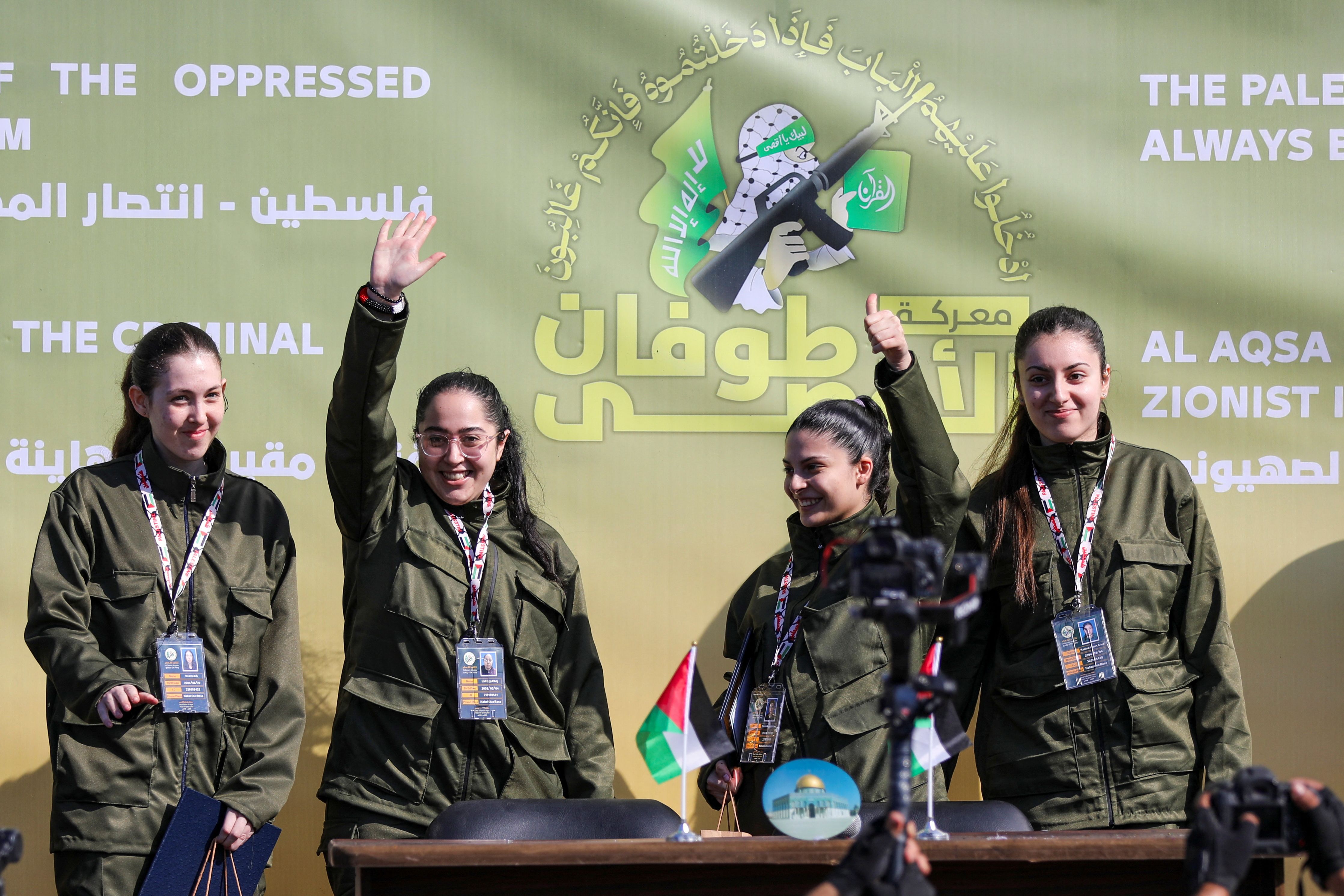 چهار گروگان زن اسرائیلی پس از ۴۷۷ روز اسارت آزاد شدند