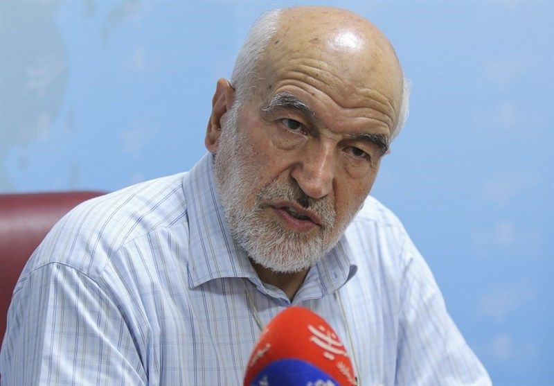 یوسف فروتن، روابط عمومی سپاه پاسداران در زمان تاسیس آن می‌گوید نمی‌خواستیم نام و نشانی از ایران در آرم سپاه باشد، 