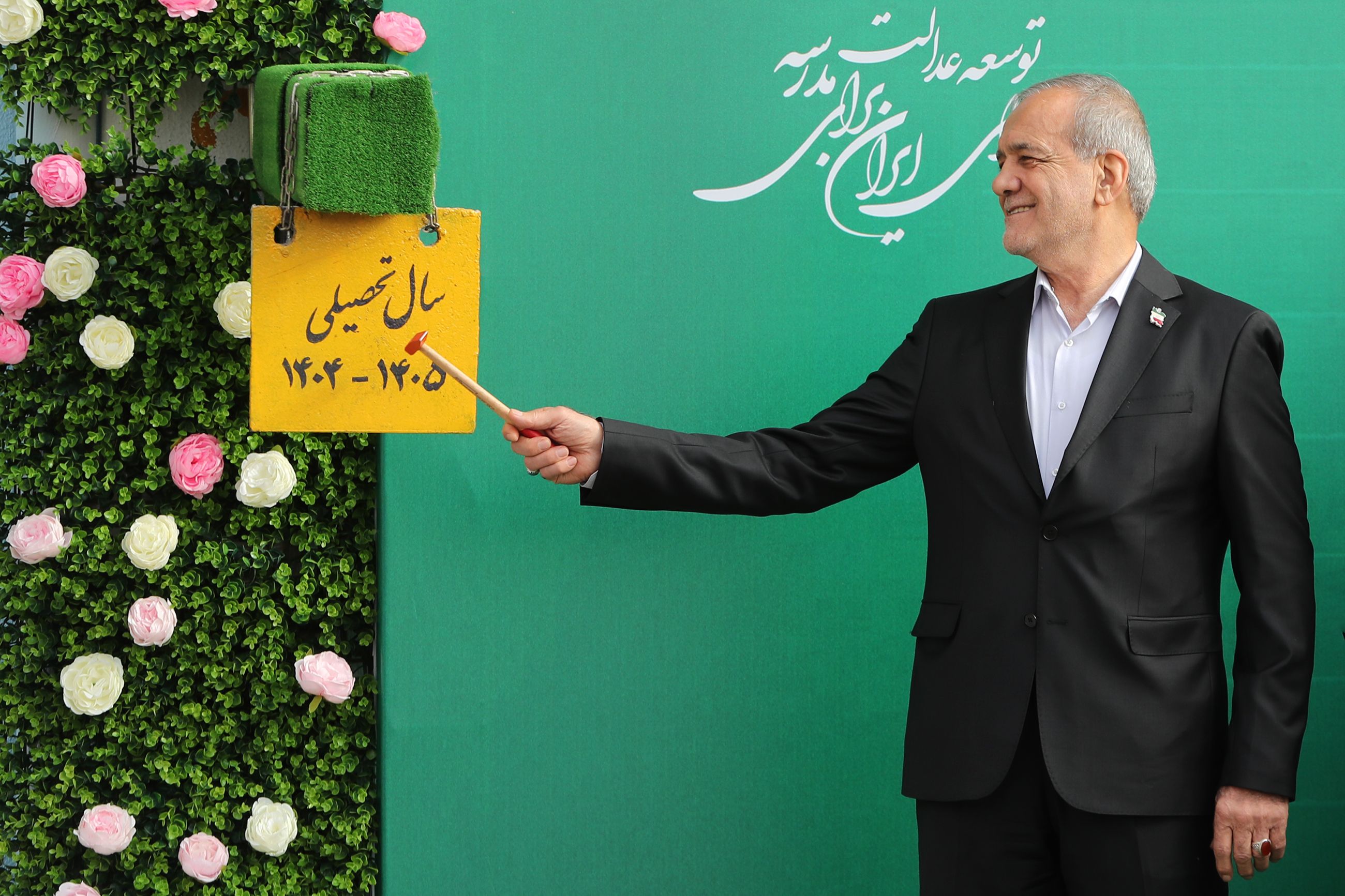 زنگ آغاز مدارس در شرایط بحران ترک‌ تحصیل دانش‌آموزان در ایران به صدا درآمد