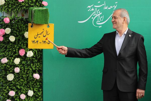 قرع جرس المدارس في إيران وسط أزمة تزايد التسرب الدراسي