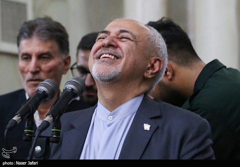 انتقادات حادة لوزير خارجية إيران الأسبق جواد ظريف بسبب "دوره في تفعيل آلية الزناد"