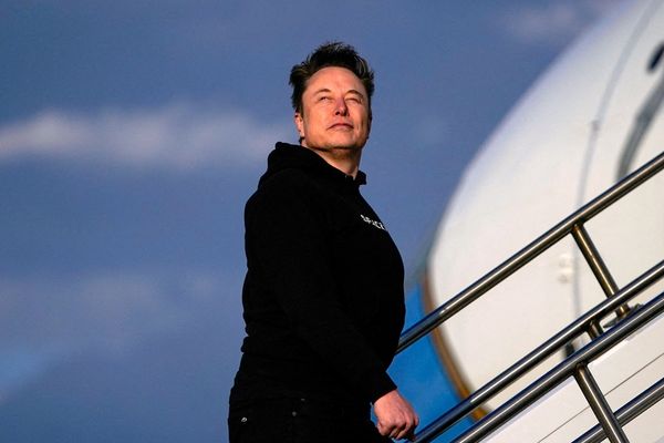 ایلان ماسک انتقادات نویسنده هری پاتر، به نادیده گرفتن معترضان در ایران را تایید کرد