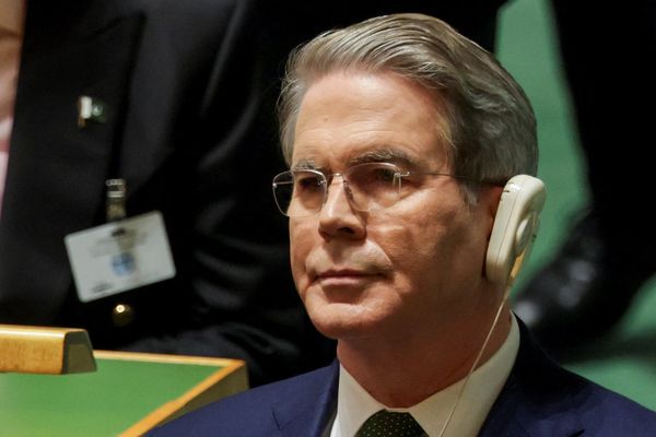 وزير الخزانة الأميركي: العالم لن يركع أمام تهديدات طهران