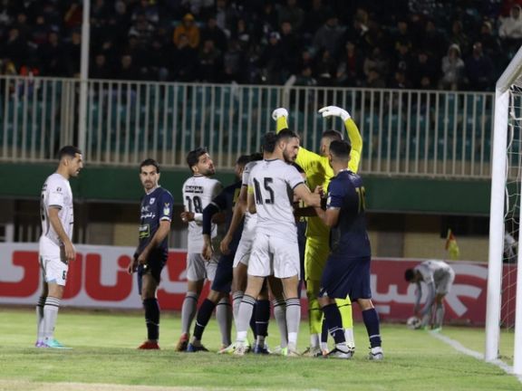 چادرملو ۱-۱ آلومینیوم؛ نوار پیروزیهای خانگی یزدیها در هفته دوازدهم پاره شد