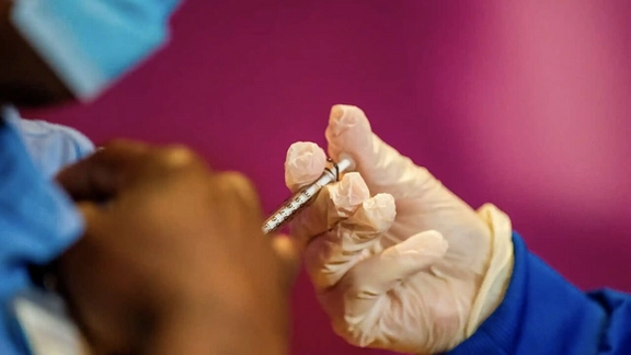 نماینده مرند: قیمت واکسن آسترازنکا در بازار سیاه ۲۵ میلیون است