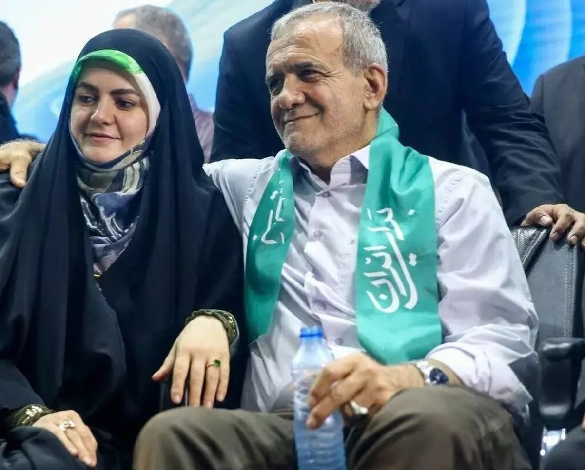 "السيدة الأولى".. ثقافة غائبة في إيران وخلاف حول صاحبة الحق باللقب