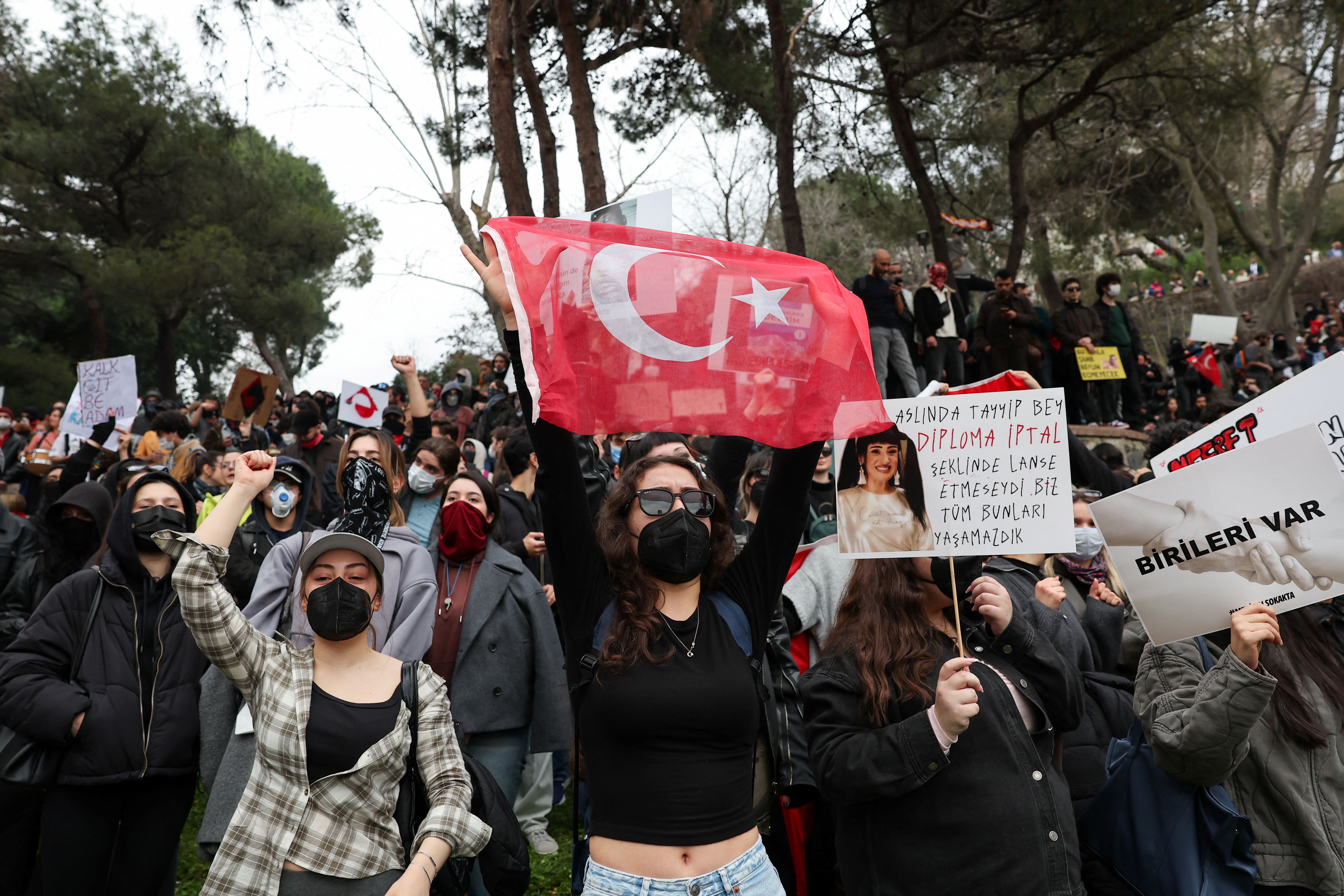 اعتراضات ترکیه؛ اردوغان می‌گوید «نمایش» است، معترضان می‌گویند ادامه می‌دهند