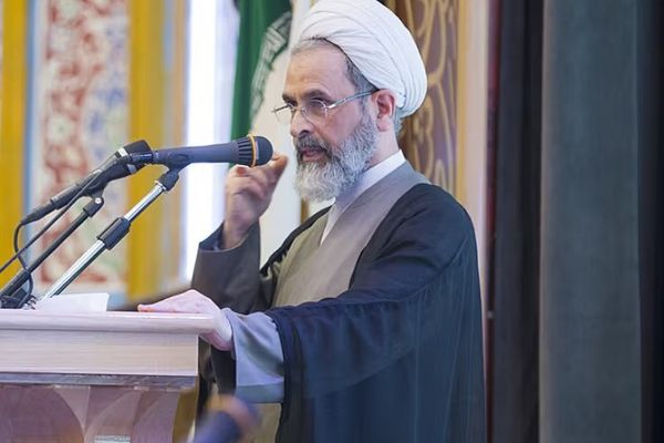 مدير الحوزات العلمية في إيران: "العفة والحجاب" أساس صحة المجتمع