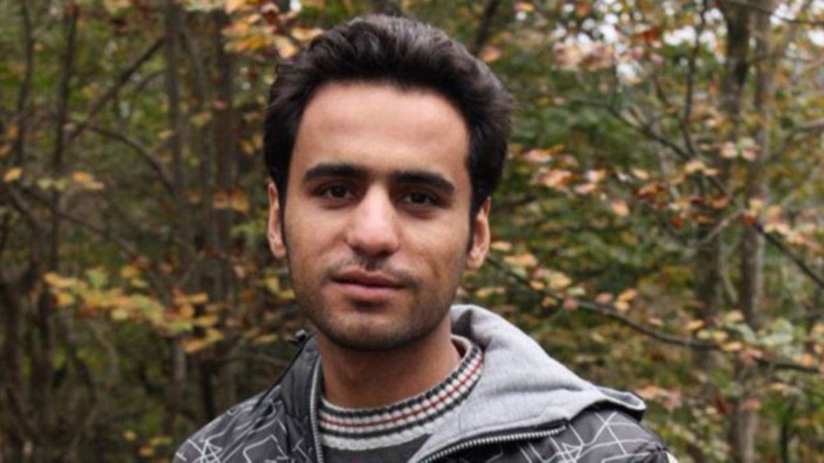 پدر و مادر بهنام موسیوند، زندانی سیاسی، مقابل زندان رجایی شهر تحصن کردند