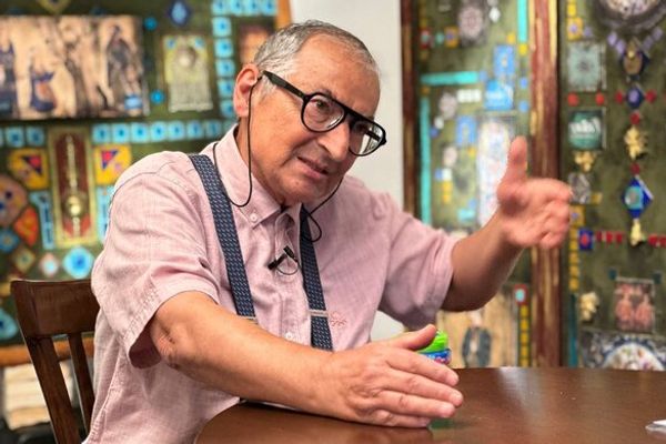 أستاذ في جامعة طهران: إيران تطيل المفاوضات وتخفي سعيها وراء السلاح النووي