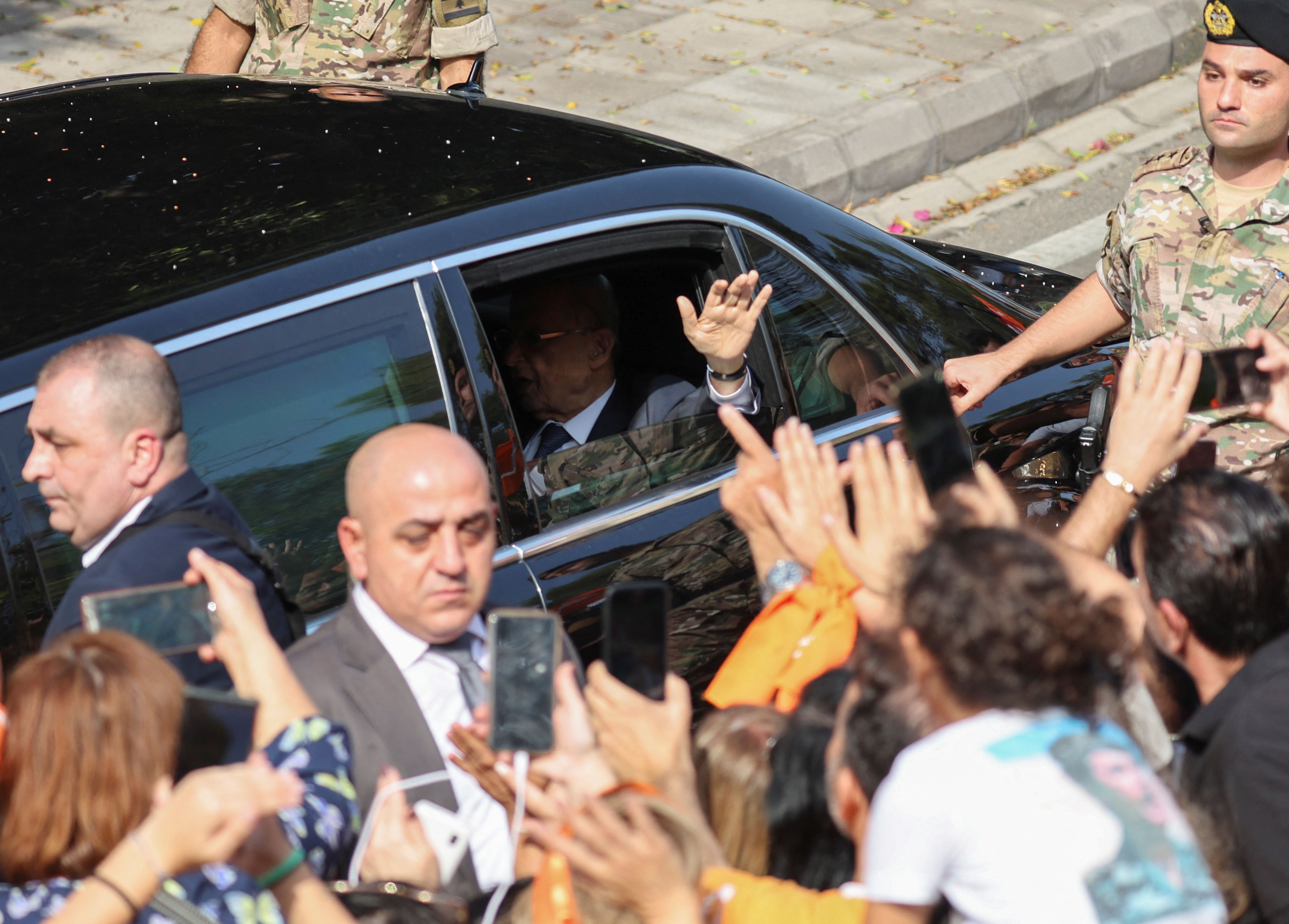 تداوم اختلافات سیاسی در لبنان؛ میشل عون کاخ ریاست جمهوری را ترک کرد