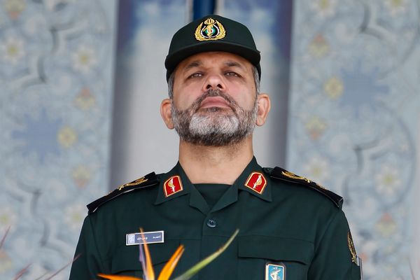 تعيين أحمد وحيدي قائدًا جديدًا للحرس الثوري الإيراني