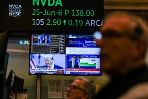 تعرفههای ۱۰۰ درصدی ترامپ علیه چین، والاستریت را لرزاند