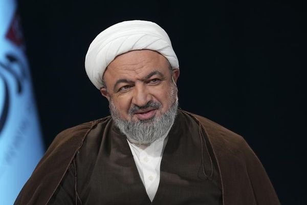 برلماني إيراني: الحكومة تعتزم رفع سعر البنزين إلى 20 ألف تومان