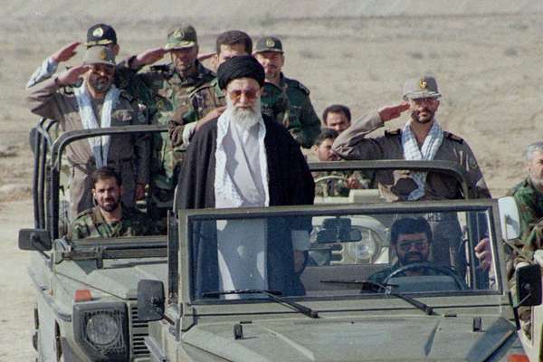 خامنهای؛ رهبری با عینک نظامی و امنیتی