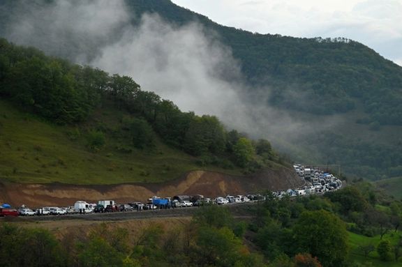 Vehicles carrying refugees from Nagorno-Karabakh, a region inhabited by ethnic Armenians, queue on the road leading towards the Armenian border, in Nagorno-Karabakh, September 25, 2023.
