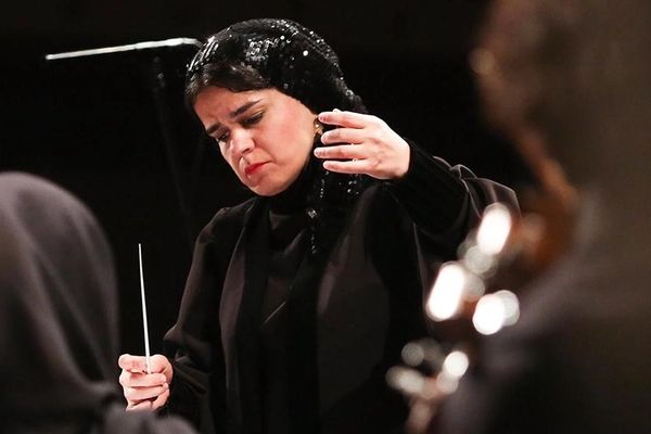 In a first since 1979 Revolution, a woman conducts the Tehran Symphony