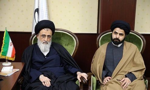 صدرالساداتی کنار پدر همسرش