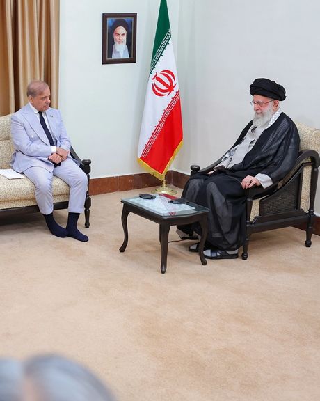 خامنهای در دیدار با نخستوزیر پاکستان: به آینده دنیای اسلام خوشبین هستیم