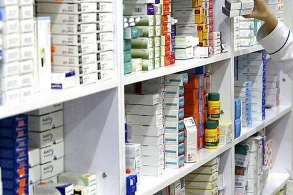 وسائل إعلام إيرانية تحذّر من تفاقم أزمة نقص الأدوية بعد تفعيل "آلية الزناد"