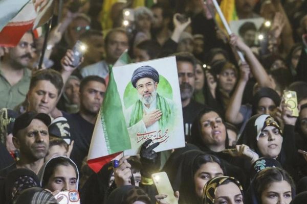 رجا نیوز: مجتبی خامنهای طرح پرونده هستهای در مذاکرات را «خلاف شرع» خوانده است