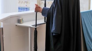 كيف أعاد المرشد الإيراني هيكلة "منظومة صلاة الجمعة" تدريجيا لتعزيز سلطته؟