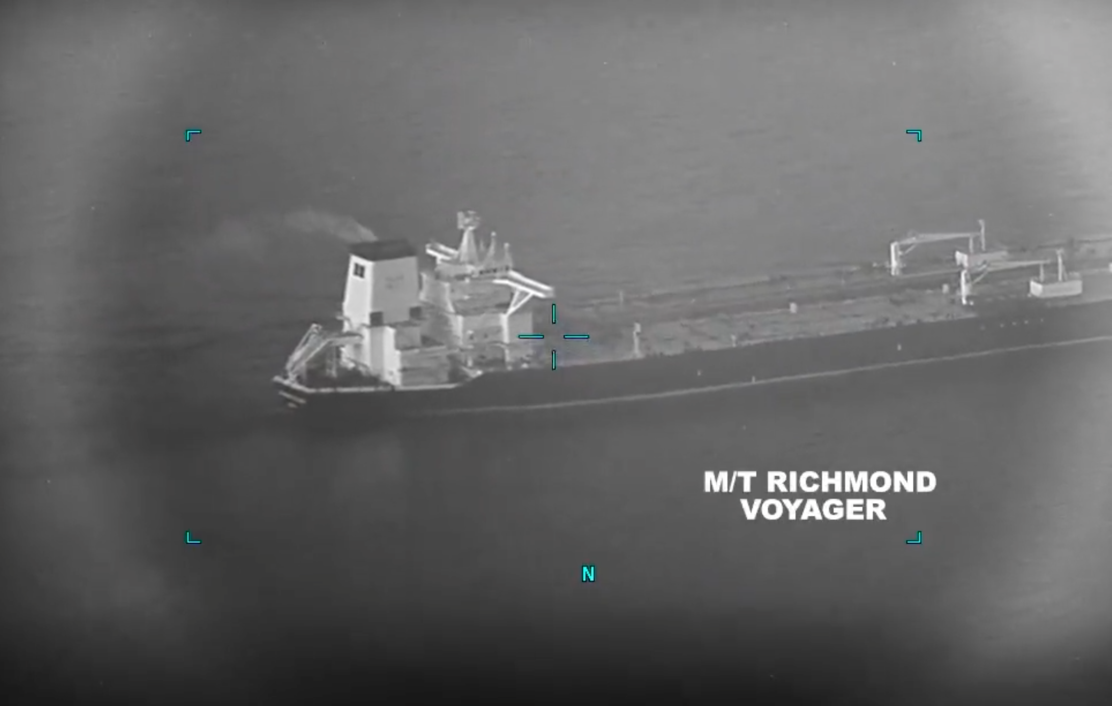نیروی دریایی آمریکا از تلاش جمهوری اسلامی برای توقیف دو نفت‌کش در دریای عمان جلوگیری کرد