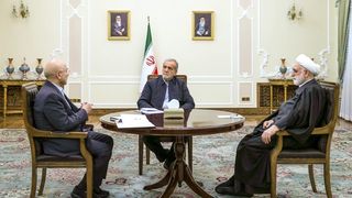 عام آخر ينتهي مع تآكل مؤسسات الحكم في إيران