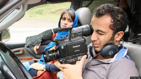 Iranian security forces raid dissident filmmaker's residence