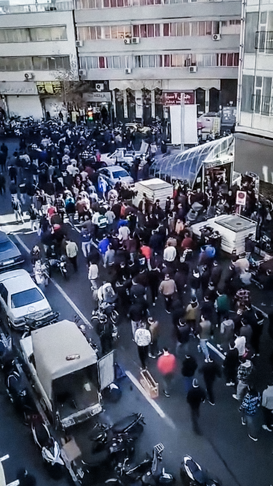 حمایت بنیاد نرگس و تشکل‌های صنفی از اعتراضات و اعتصابات سراسری؛ در کنار مردم هستیم 