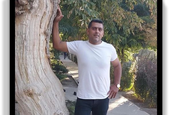 در مراسم چهلم جاویدنام عباس آرزو، مربی فوتبال موسیقی پخش شد و حاضران کف زدند