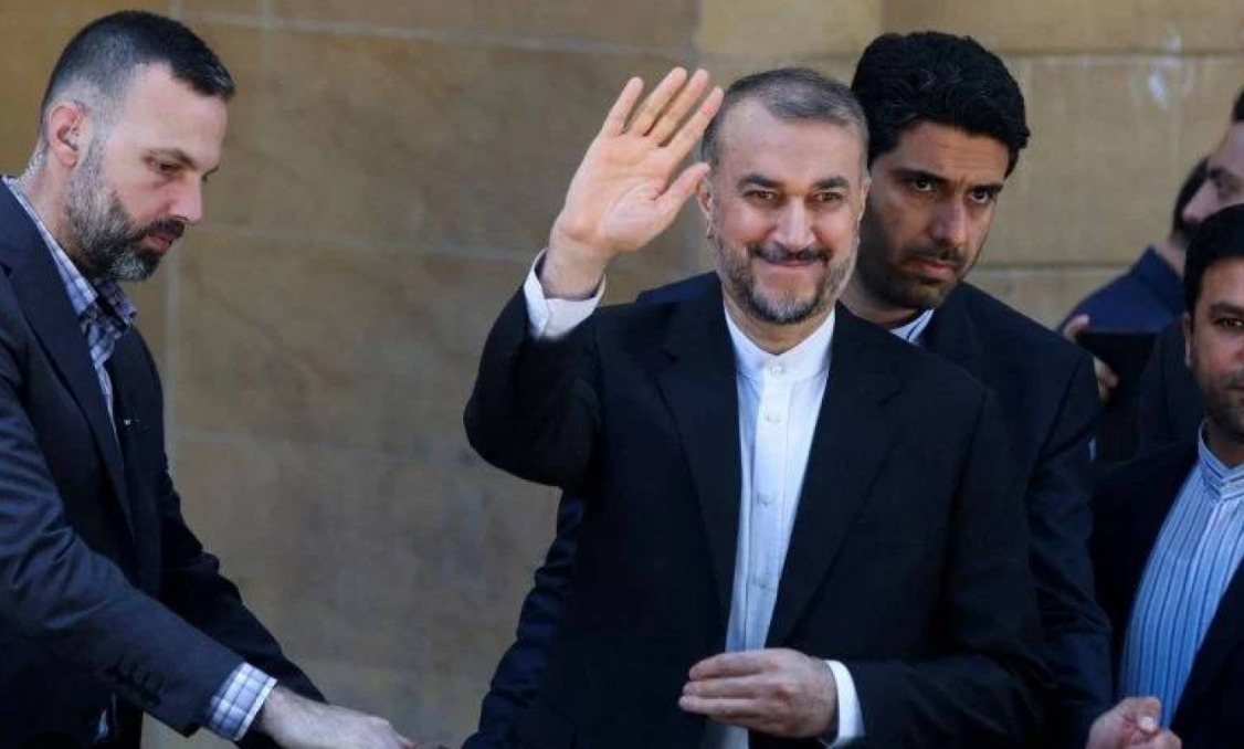 سياسيون لبنانيون: زيارات وزير الخارجية الإيراني أشبه بـ "دبلوماسية المسرحيات"