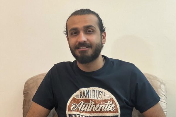 ادیب شهبازپور، مربی تنیس، پس از ۲۷ روز بازداشت، به زندان کرمان منتقل شد