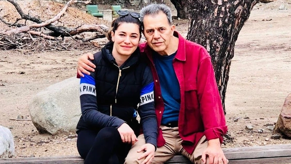 فرزند جمشید شارمهد به عراقچی: شاید دنیا کمی بازی شما را ادامه دهد، اما رژیم شما دوام ندارد