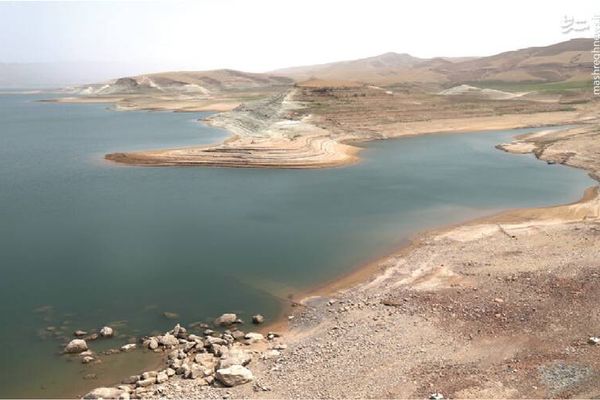 لا تتجاوز نسبة مخزونها 10 %.. 12 سدًا مائيًا في إيران على وشك الجفاف