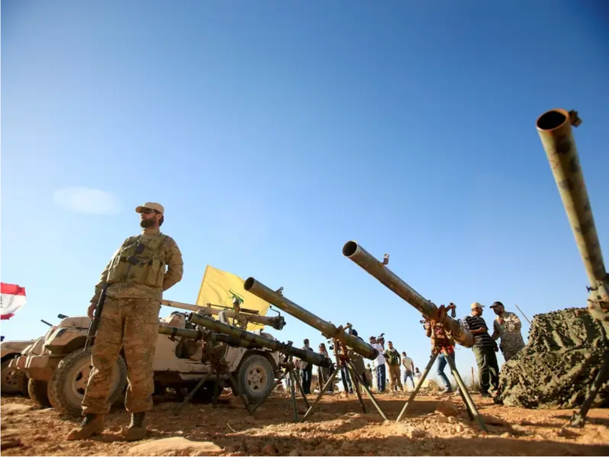 صحيفة بريطانية: حزب الله يستخدم مطار بيروت مخزنًا للأسلحة والصواريخ الباليستية الإيرانية