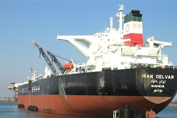 "إيران إنترناشيونال": شبكة تهريب نفط تابعة لخامنئي تنشط تزامنًا مع المفاوضات مع أميركا