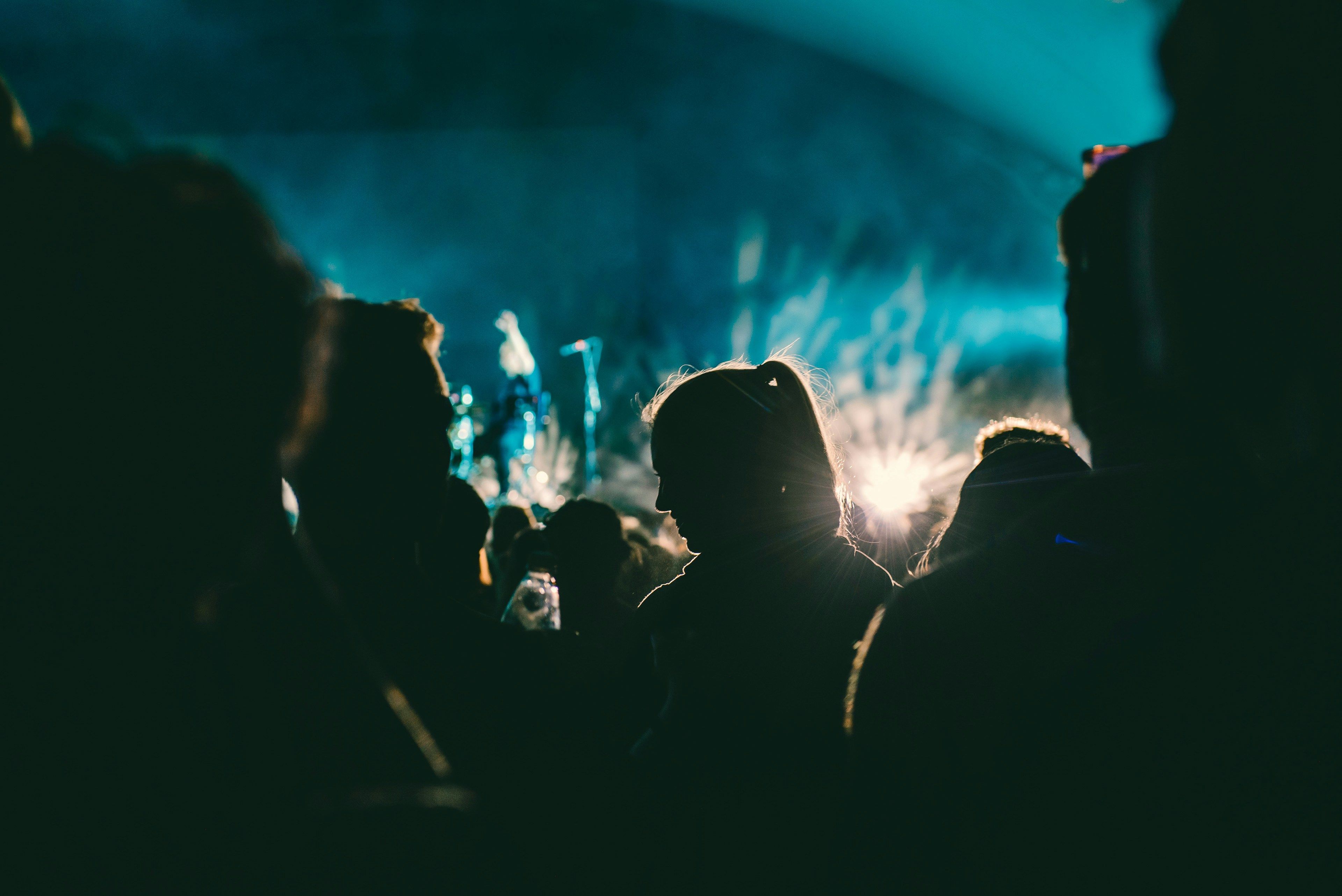 ۲۶۱ بازداشت‌ شده با اتهام «شیطان‌پرستی»، حاضران در یک برنامه موسیقی زیر زمینی بودند
