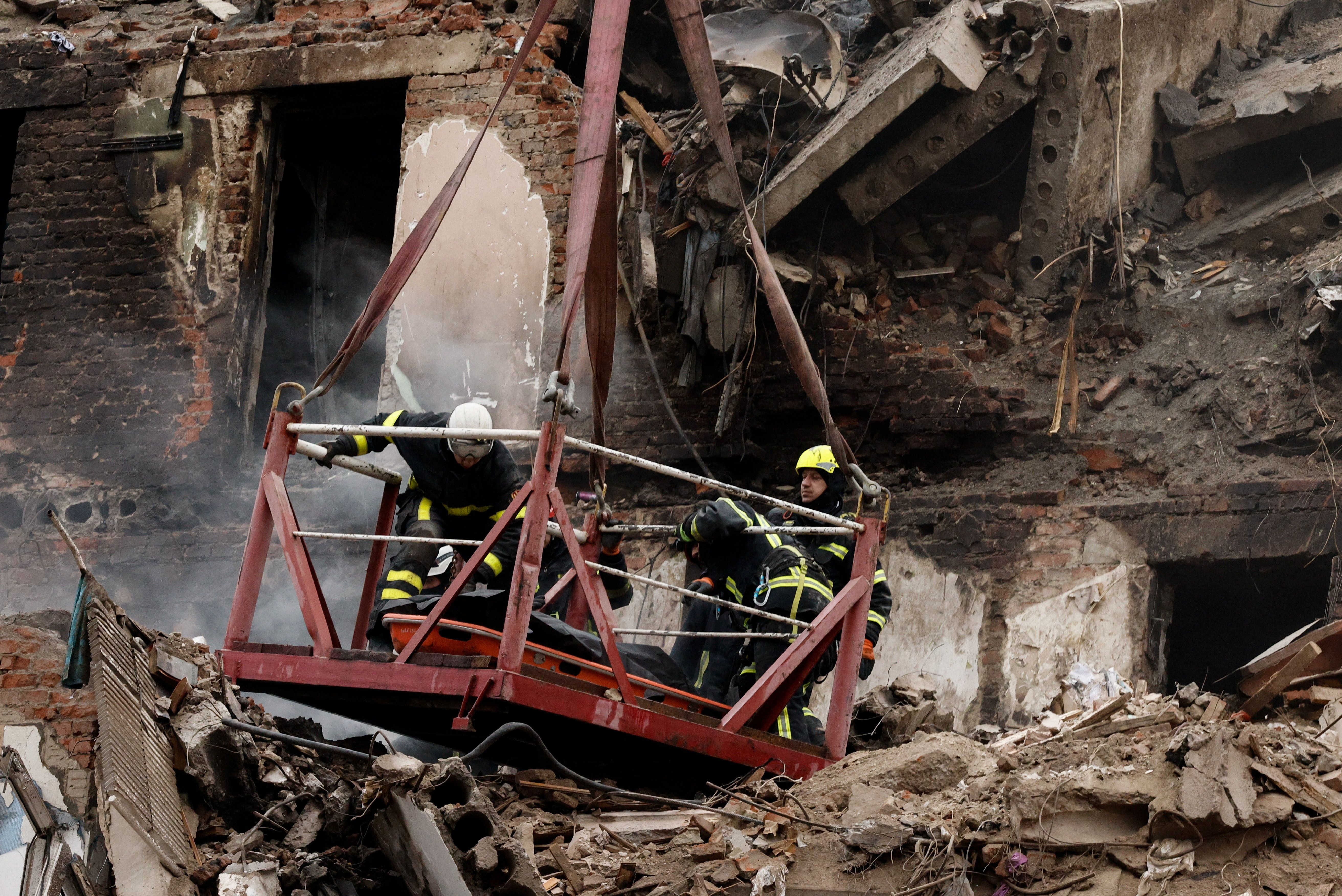 ویرانی‌ها برجا مانده از حملات روسیه به شهر ترنوپیل اوکراین، ۳۰ آبان