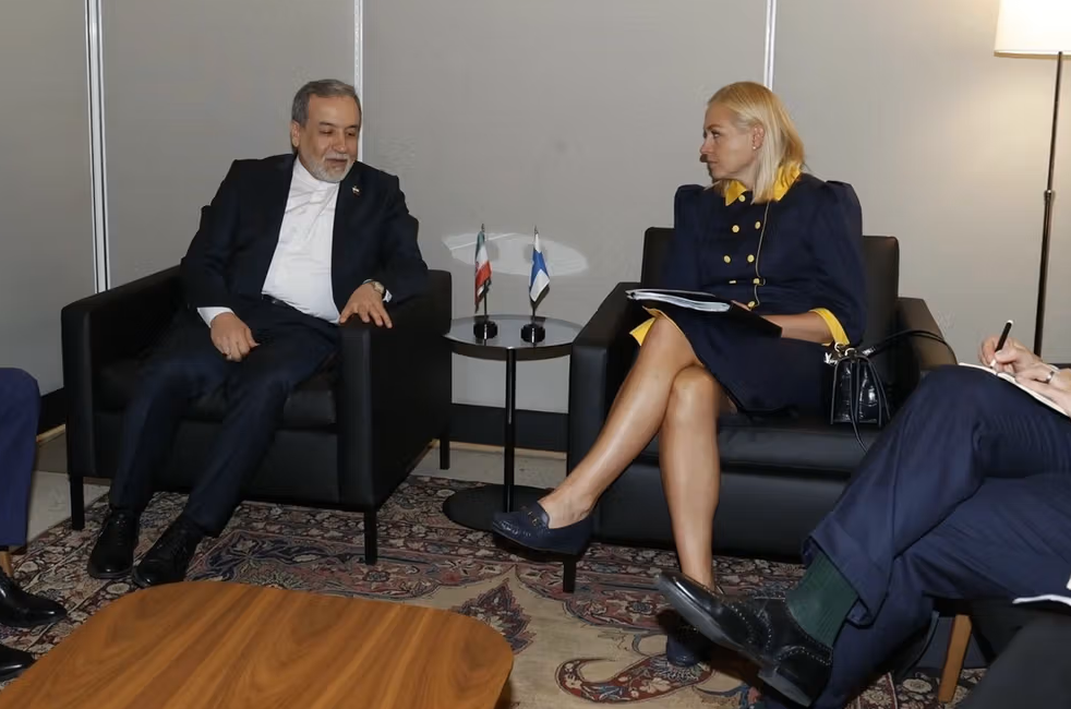 وزیر خارجه فنلاند اقدام صداوسیما در تار کردن پاهایش را بازتابی از وضعیت زنان ایران خواند