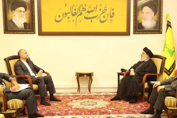 اجتماع بين مسؤولين إيرانيين وجماعات تابعة لطهران في العراق استعدادا لحرب محتملة