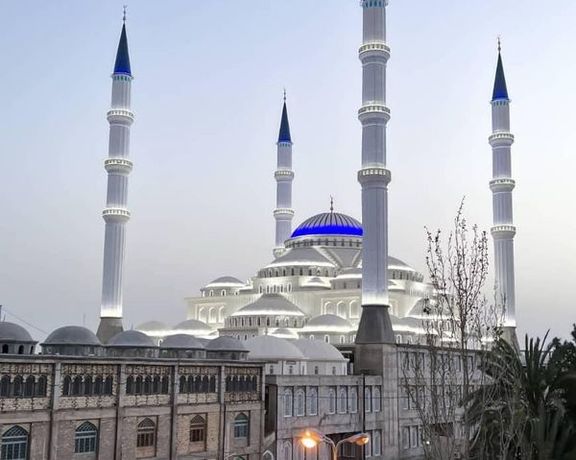 مكتب خطيب أهل السنة في إيران: أنباء وسائل إعلام النظام عن إيذاء المعتقل بمسجد مكي كاذبة