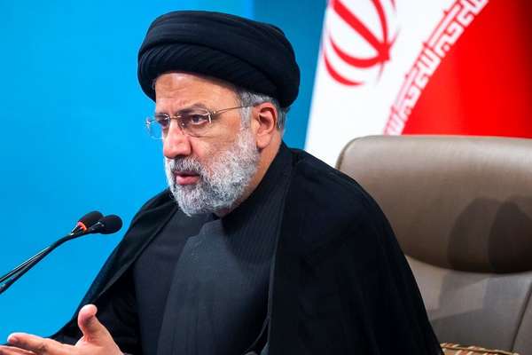 Conservative Iranian Newspaper Slams Censorship Of Critical Media