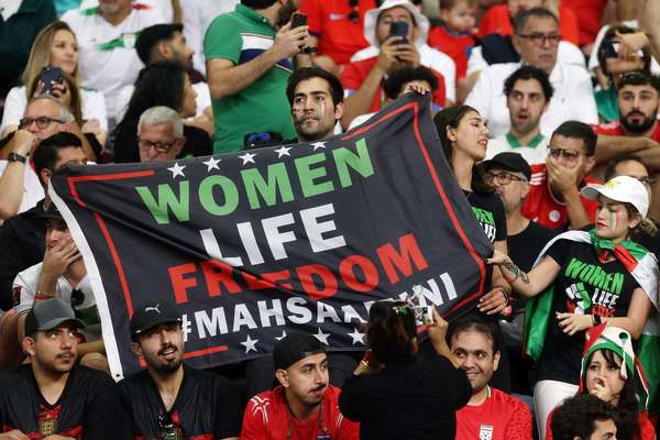 Iranians Torn Between Modernity And Tradition, Sociologists Say