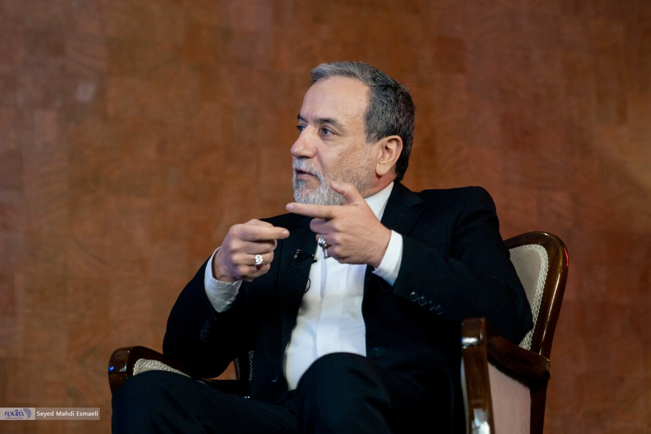 عراقچی: مبنای ما فعلا مذاکره غیرمستقیم با آمریکا است