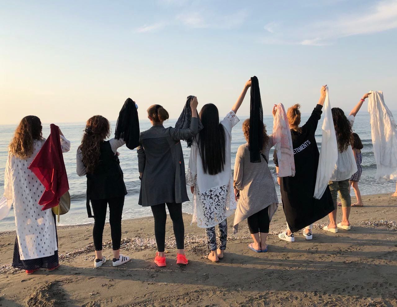 نشریه شارلی ابدو: کارزار بگذارید حرف بزنیم واکنشی به بزدلی در برابر اتهام اسلام‌هراسی است