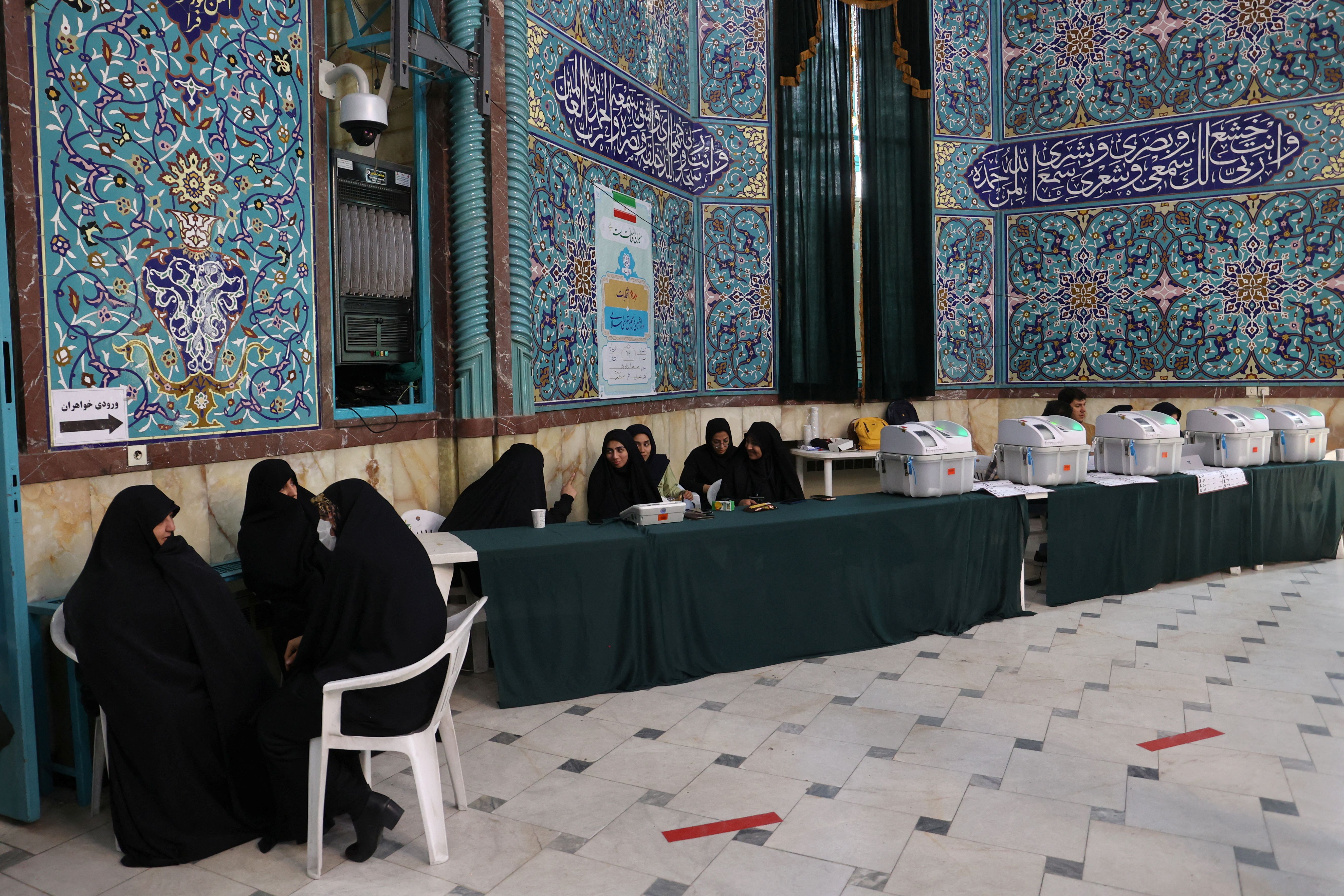 People Indifferent to Iran Parliament Runoff Election